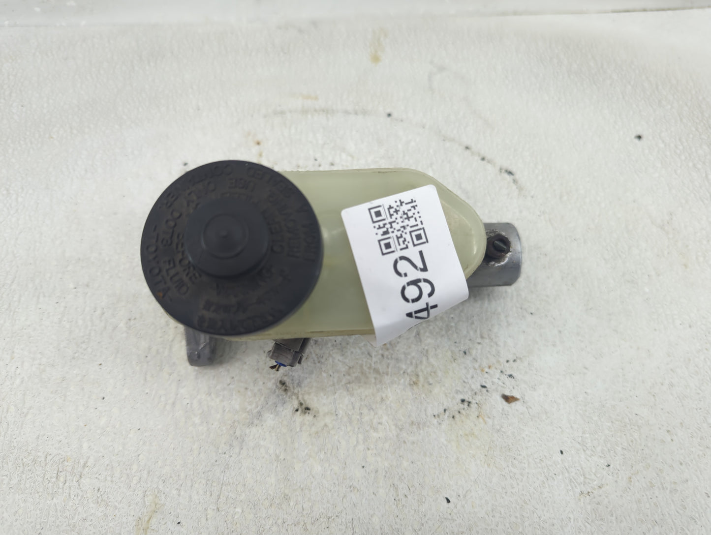 1995-2000 Toyota Camry Brake Master Cylinder 1290492 - Oemusedautoparts1.com