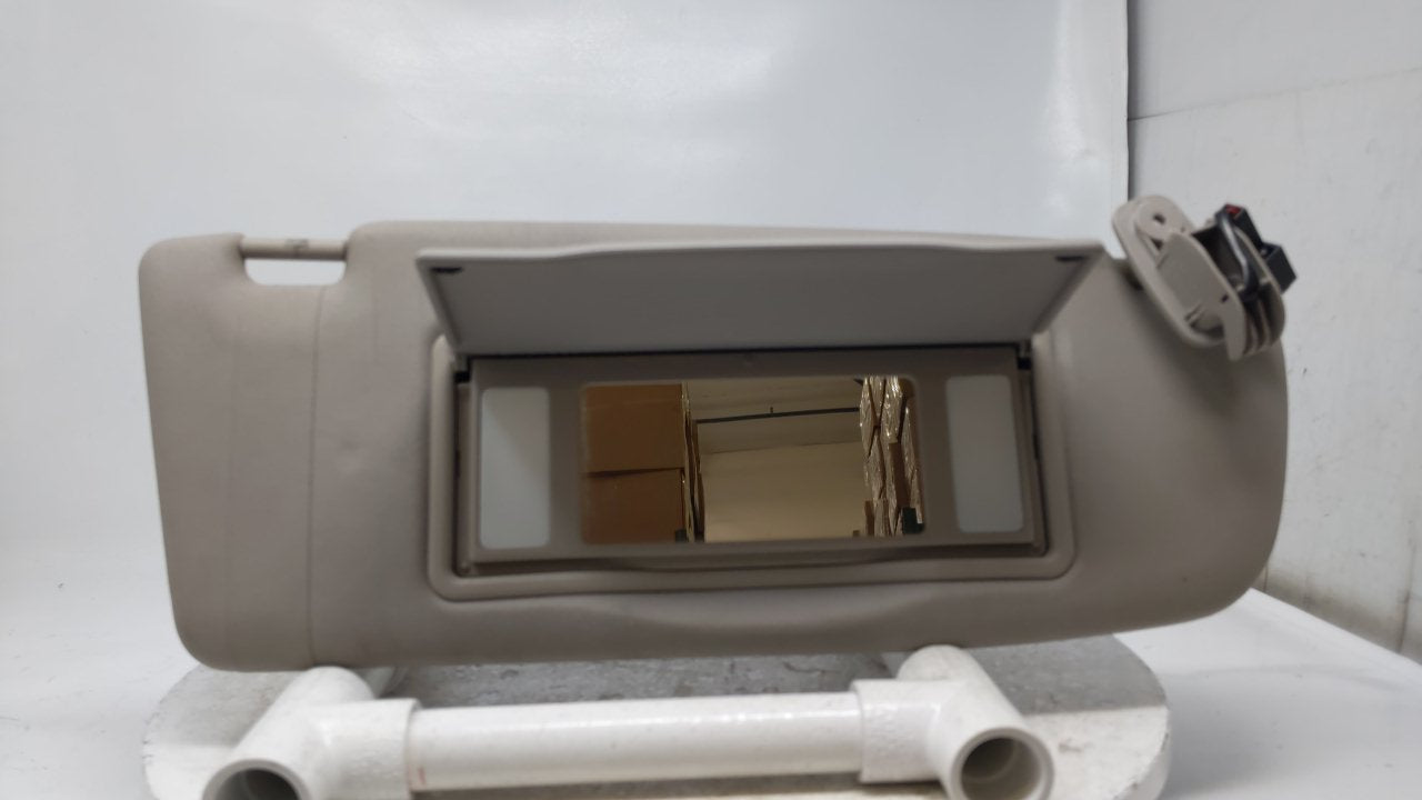 1998 Audi A4 Sun Visor Shade Replacement Passenger Right Mirror Fits OEM Used Auto Parts - Oemusedautoparts1.com