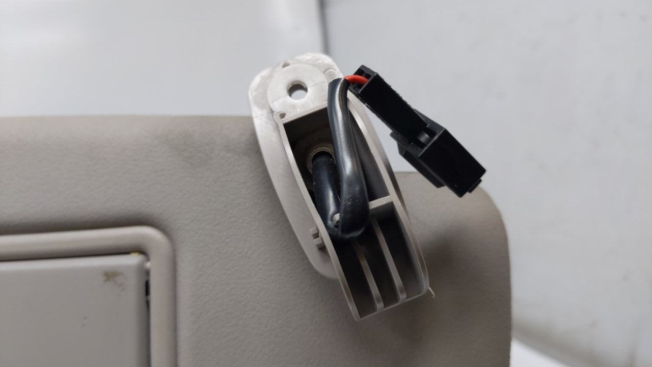 1998 Audi A4 Sun Visor Shade Replacement Passenger Right Mirror Fits OEM Used Auto Parts - Oemusedautoparts1.com