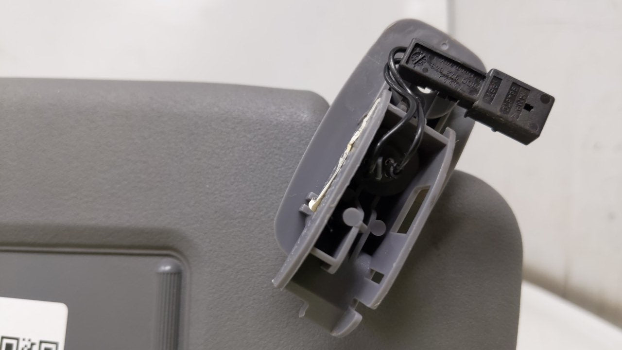 1998 Audi A4 Sun Visor Shade Replacement Passenger Right Mirror Fits OEM Used Auto Parts - Oemusedautoparts1.com