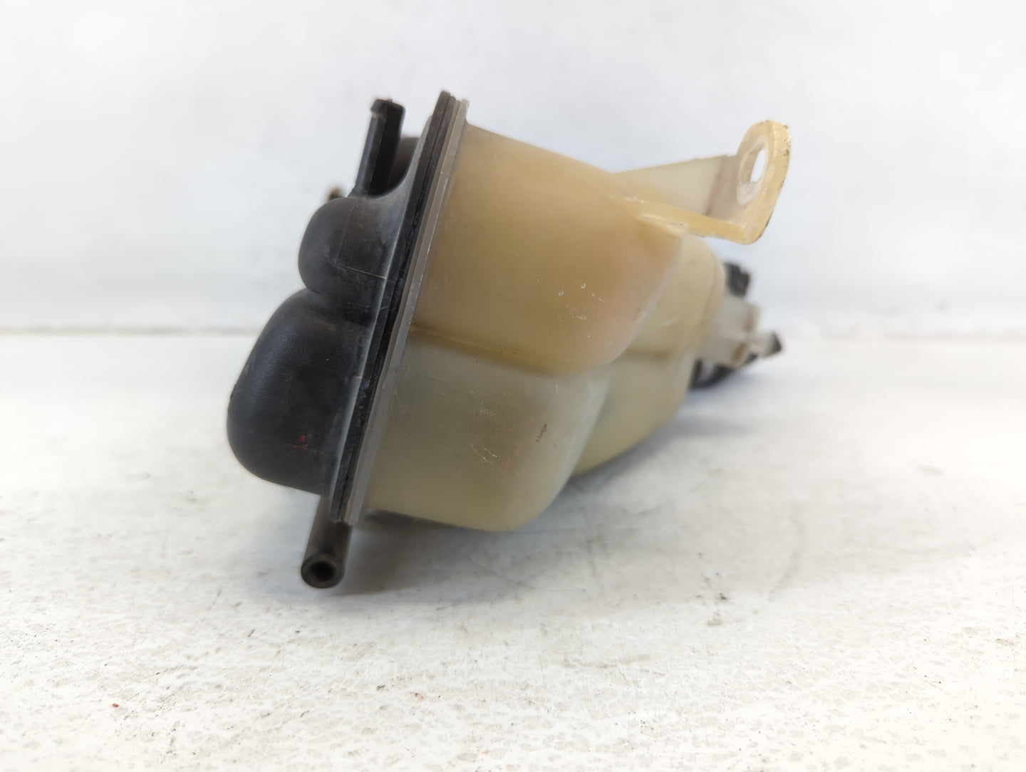 1998 Bmw 230i Windshield Washer Fluid Reservoir Bottle Oem - Oemusedautoparts1.com