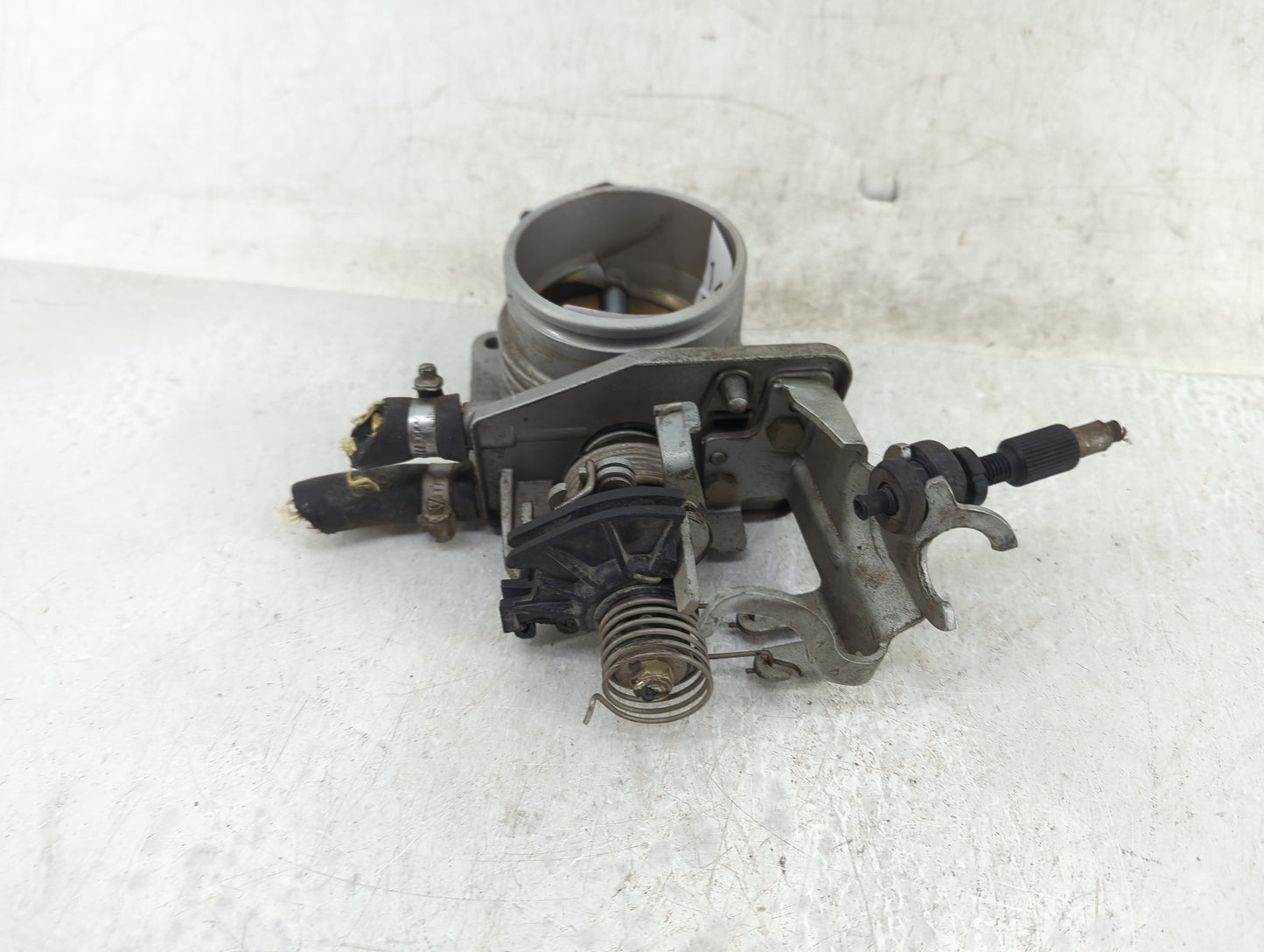 1998 Bmw Z3 Throttle Body P/N:1433385 Fits OEM Used Auto Parts - Oemusedautoparts1.com