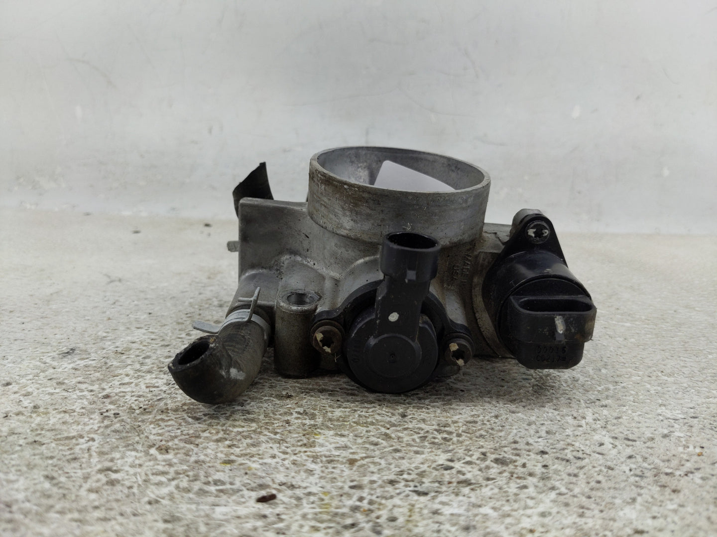 1997-1998 Buick Century Throttle Body Fits Fits 1996 1997 1998 OEM Used Auto Parts - Oemusedautoparts1.com