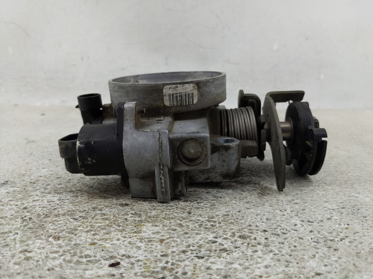 1997-1998 Buick Century Throttle Body Fits Fits 1996 1997 1998 OEM Used Auto Parts - Oemusedautoparts1.com