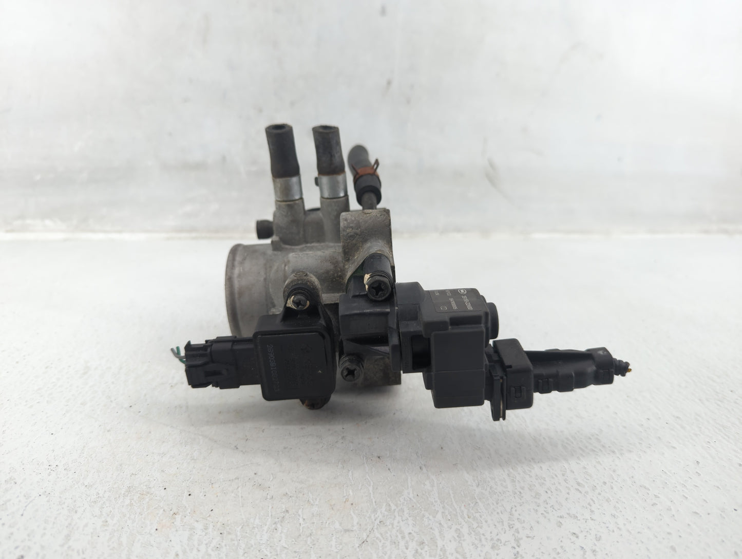 1998 Buick Park Avenue Throttle Body P/N:72321B Fits OEM Used Auto Parts - Oemusedautoparts1.com