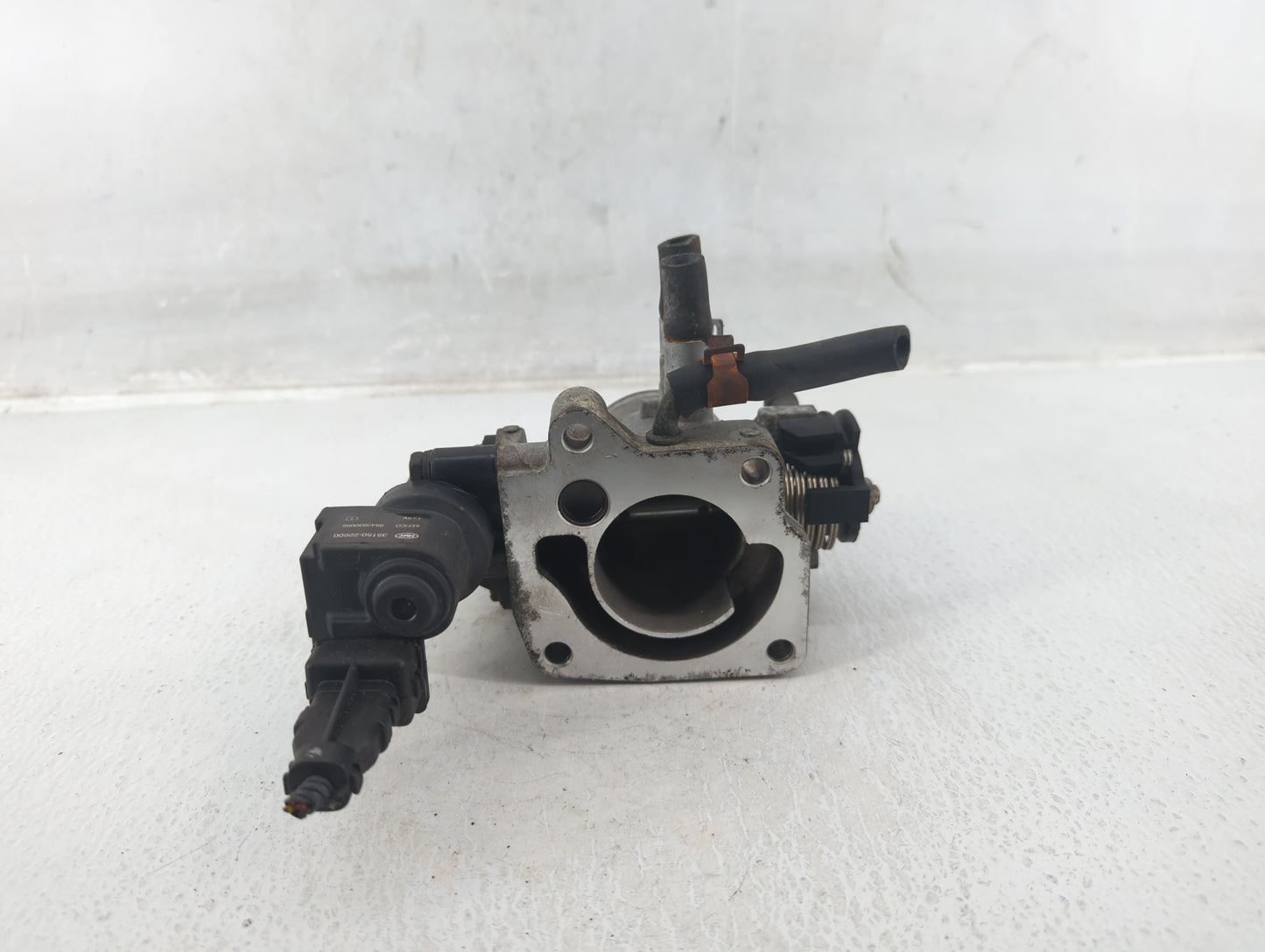 1998 Buick Park Avenue Throttle Body P/N:72321B Fits OEM Used Auto Parts - Oemusedautoparts1.com