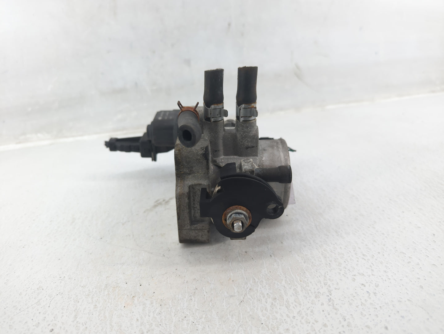 1998 Buick Park Avenue Throttle Body P/N:72321B Fits OEM Used Auto Parts - Oemusedautoparts1.com