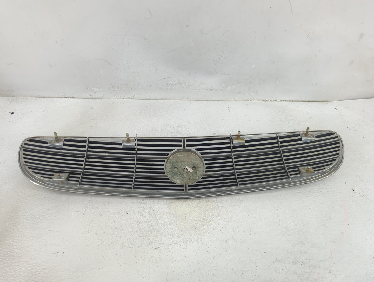 1997-2002 Buick Regal Front Grille Bumper Not Included - Oemusedautoparts1.com