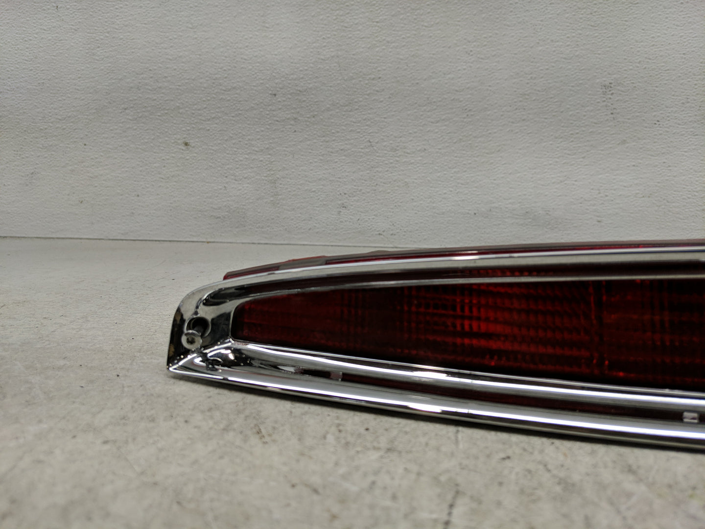 1994-1999 Cadillac Deville Tail Light Assembly Passenger Right OEM P/N:16523492 5976656 Fits Fits 1994 1995 1996 1997 1998 1