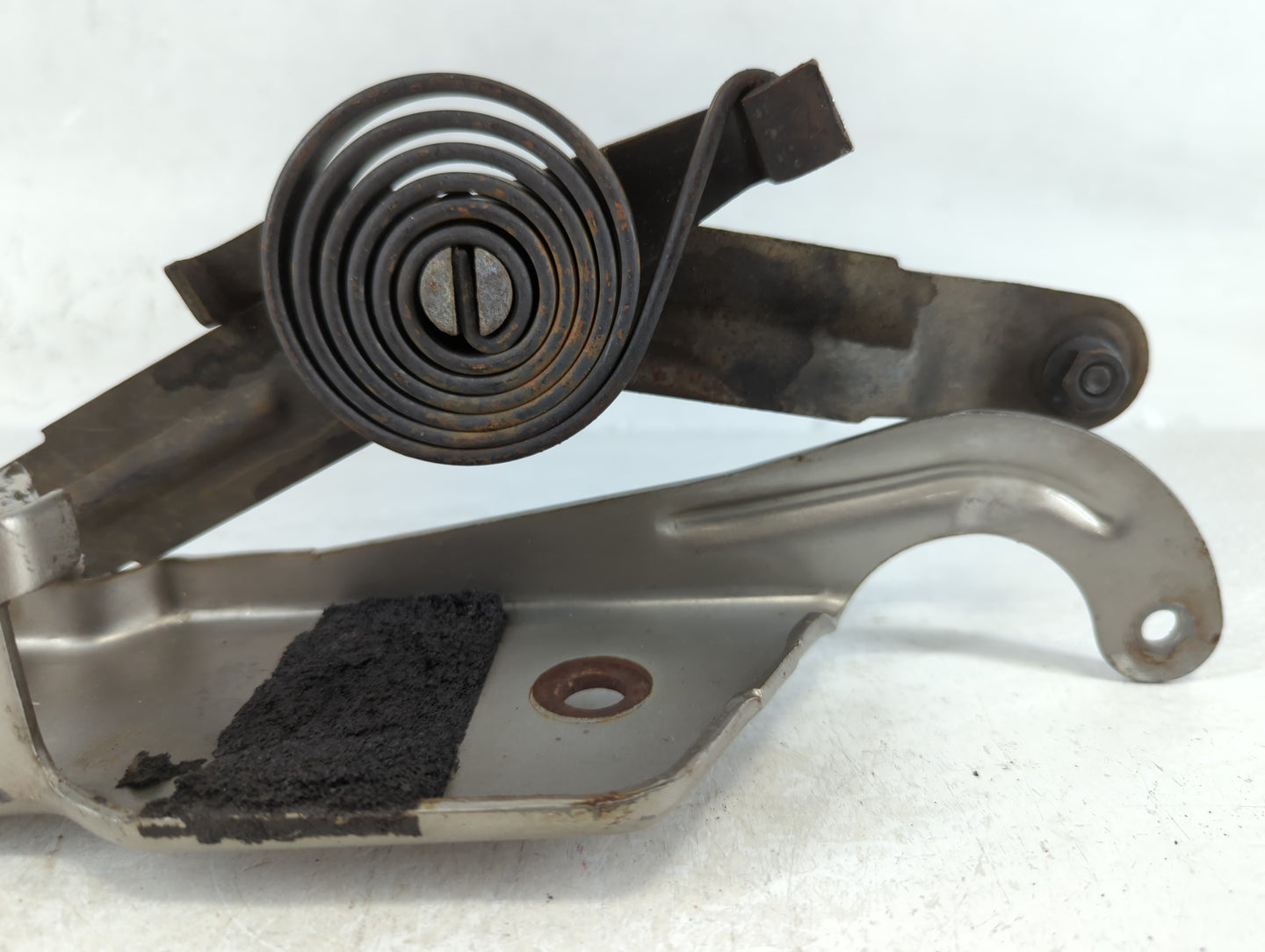 Chevrolet 1500 Driver Left Hood Hinge - Oemusedautoparts1.com