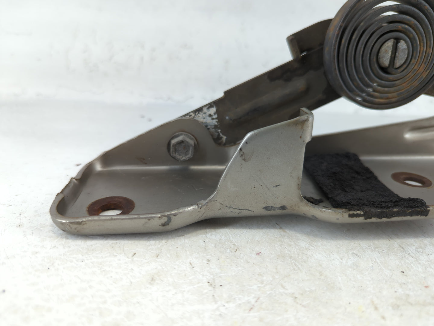 Chevrolet 1500 Driver Left Hood Hinge - Oemusedautoparts1.com