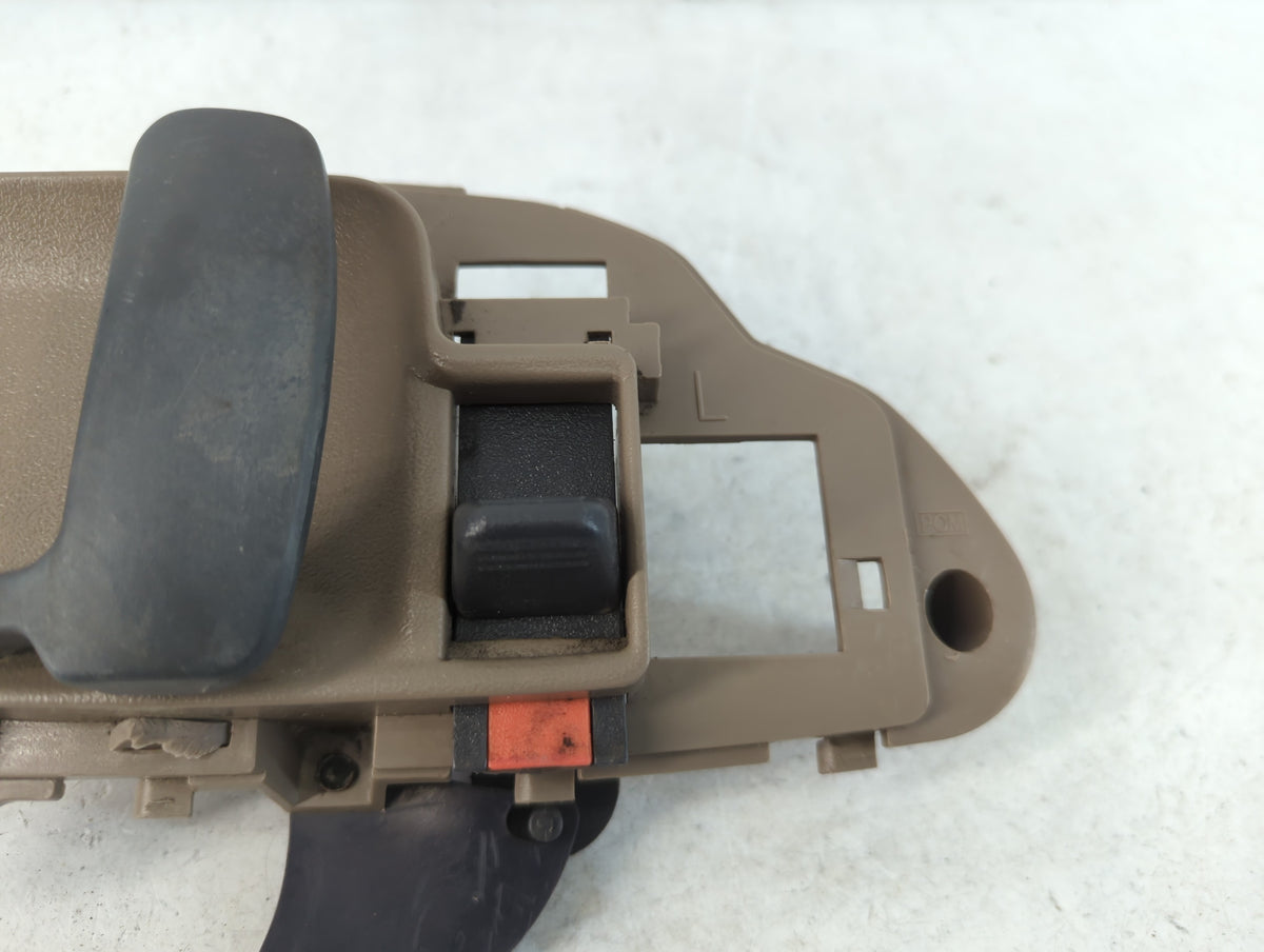 1998 Chevrolet 1500 Drivers Side Inside Front Door Handle Oem - Oemusedautoparts1.com