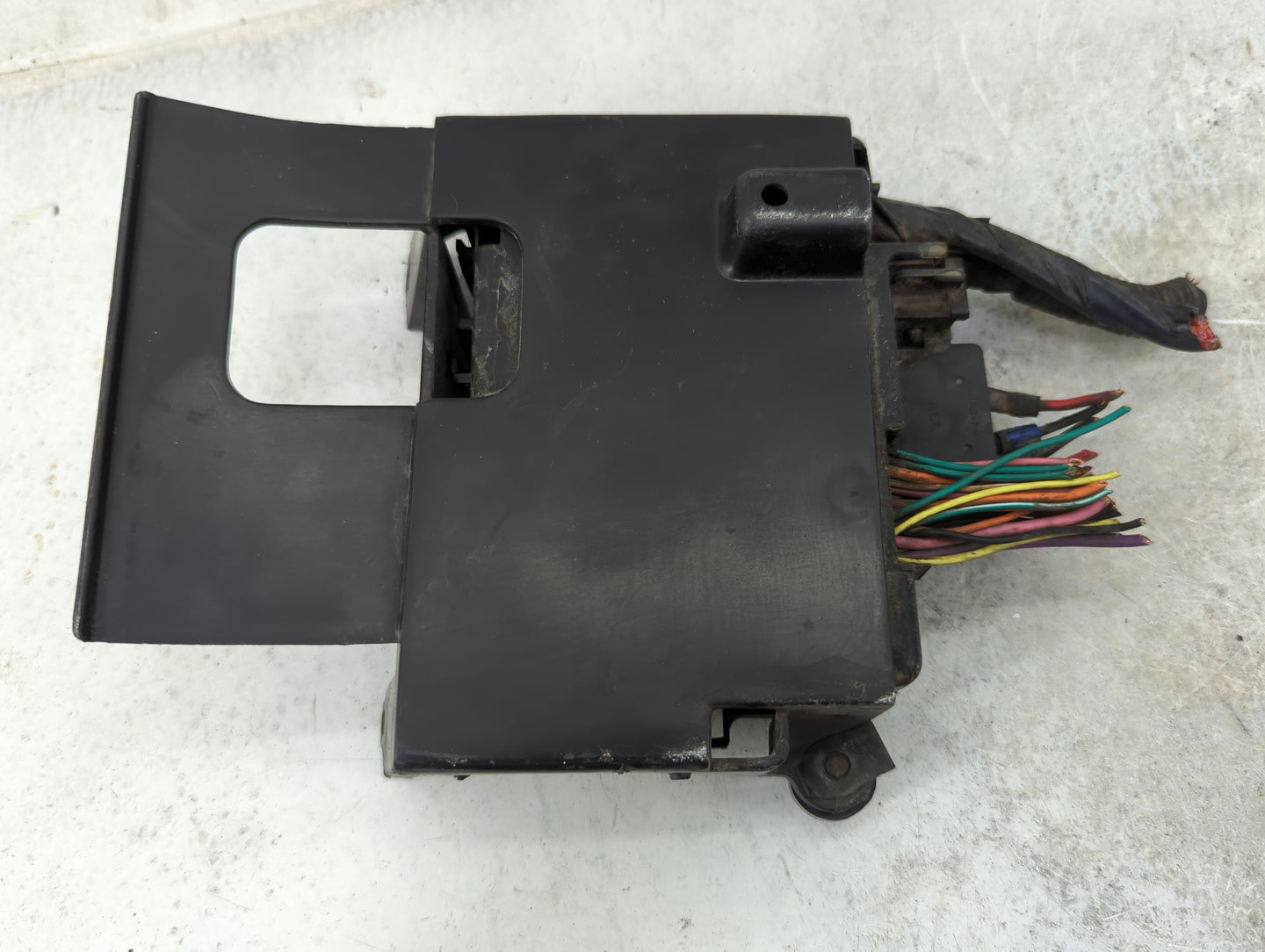 1998 Chevrolet Astro Fusebox Fuse Box Panel Relay Module Fits OEM Used Auto Parts - Oemusedautoparts1.com