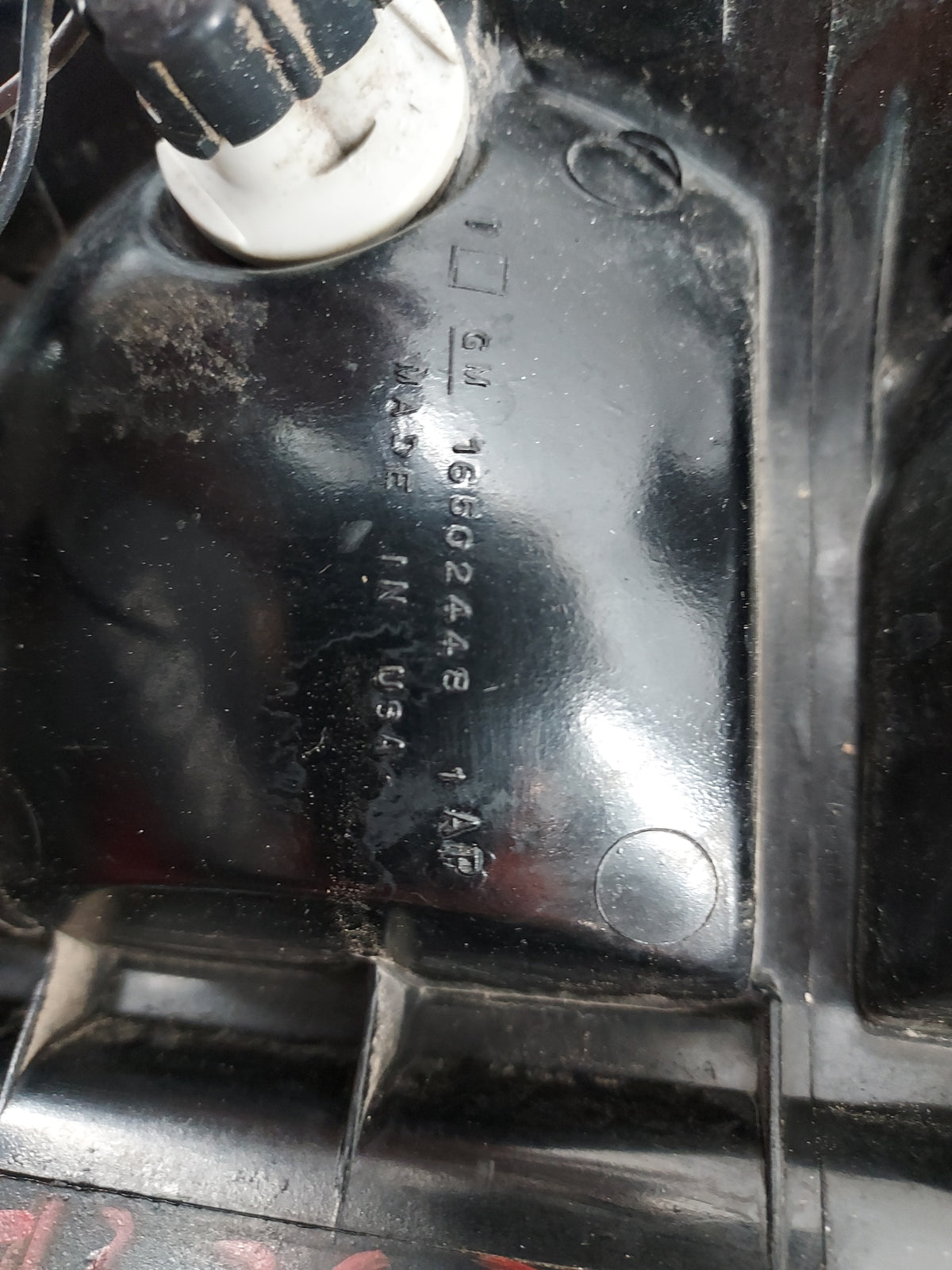 1998 Chevrolet Astro Tail Light Assembly Driver Left OEM P/N:15602448 Fits OEM Used Auto Parts - Oemusedautoparts1.com