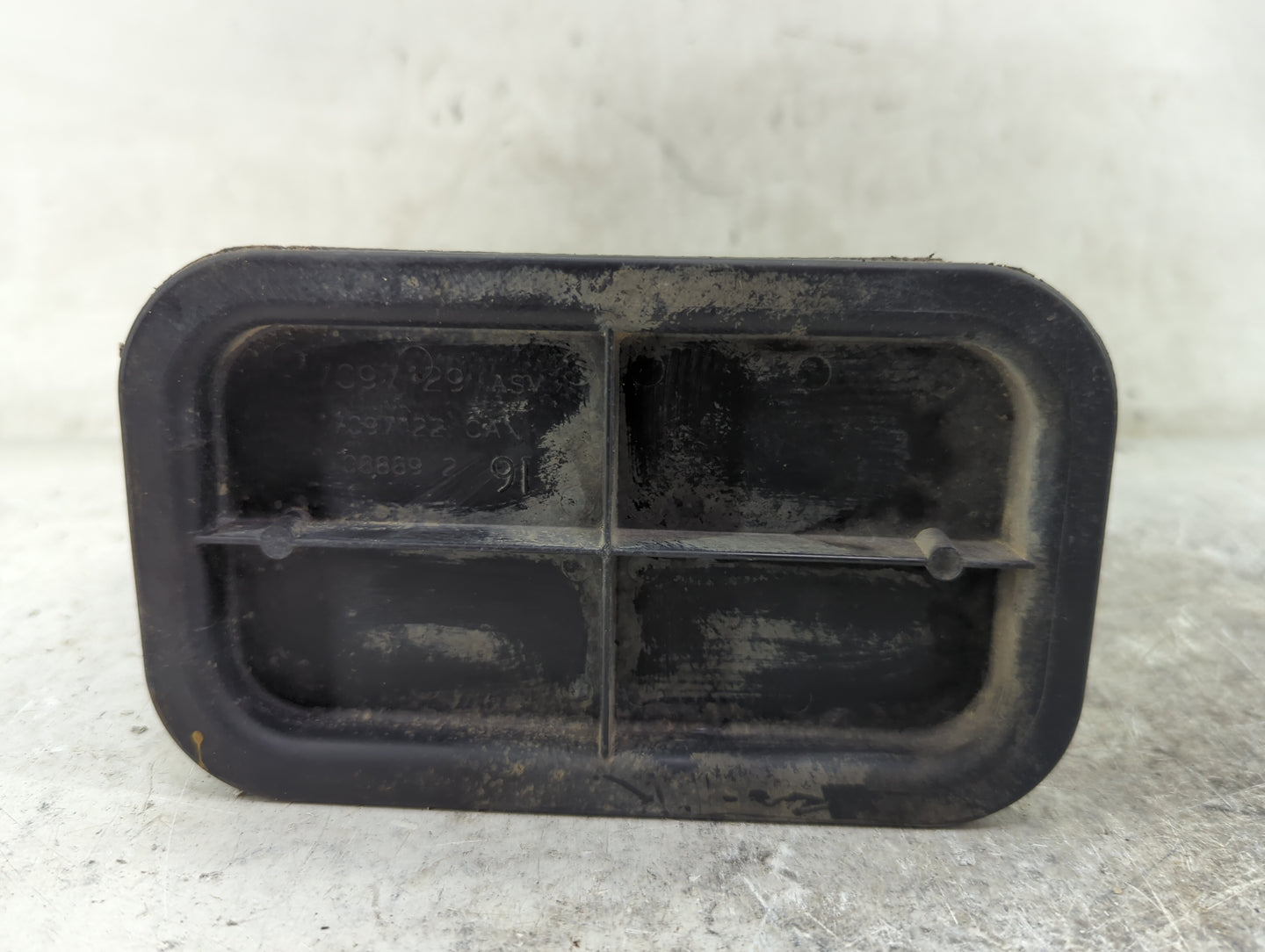 1998 Chevrolet Astro Van Fuel Vapor Charcoal Canister - Oemusedautoparts1.com