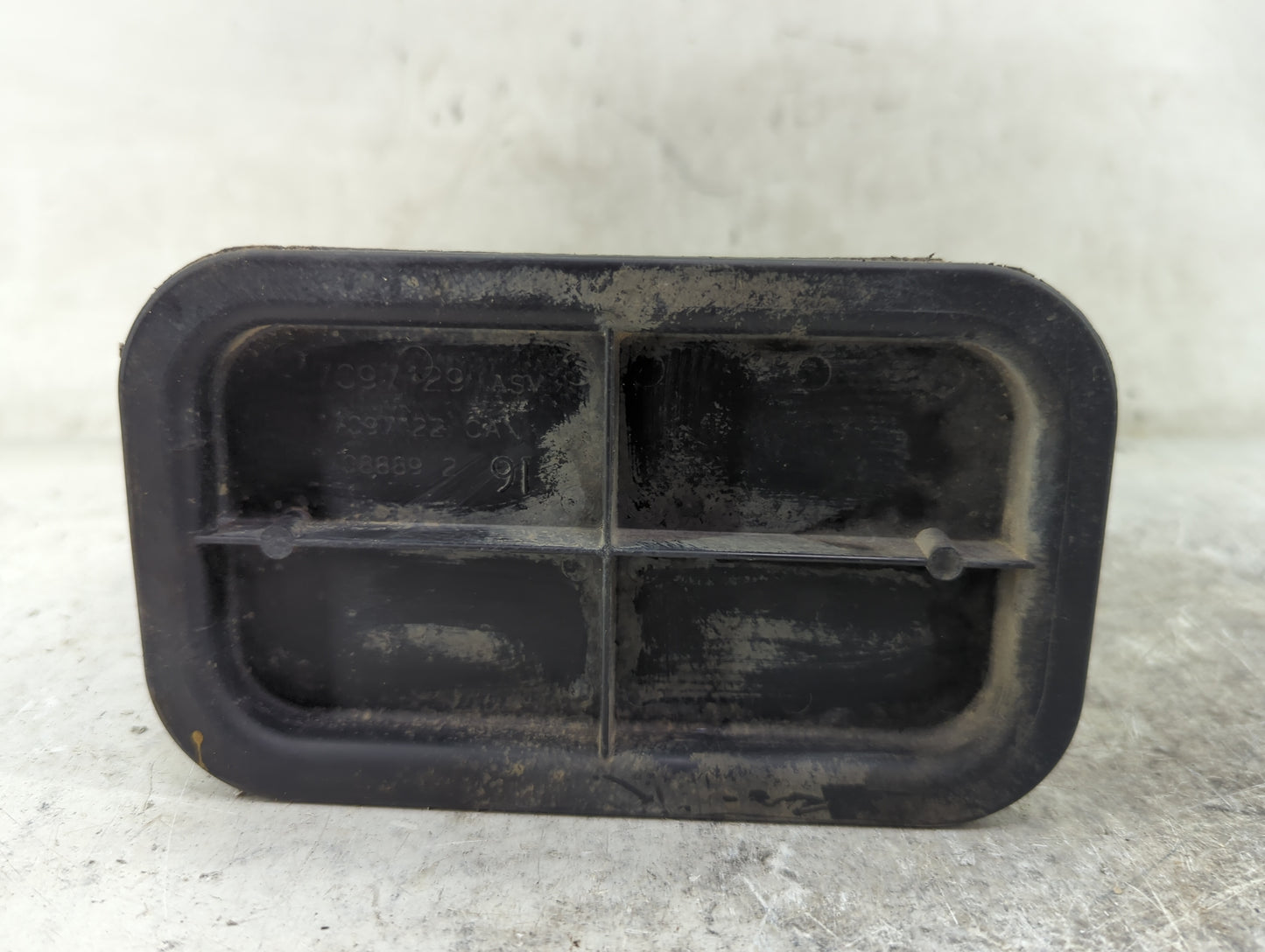 1998 Chevrolet Astro Van Fuel Vapor Charcoal Canister - Oemusedautoparts1.com