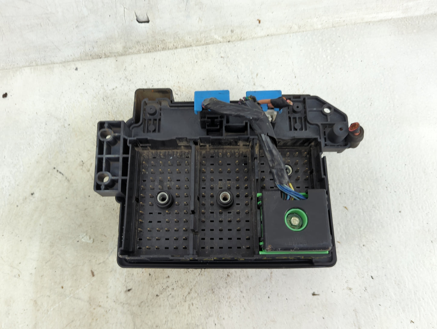 1998 Chevrolet Blazer Fusebox Fuse Box Panel Relay Module P/N:12171201 Fits OEM Used Auto Parts - Oemusedautoparts1.com