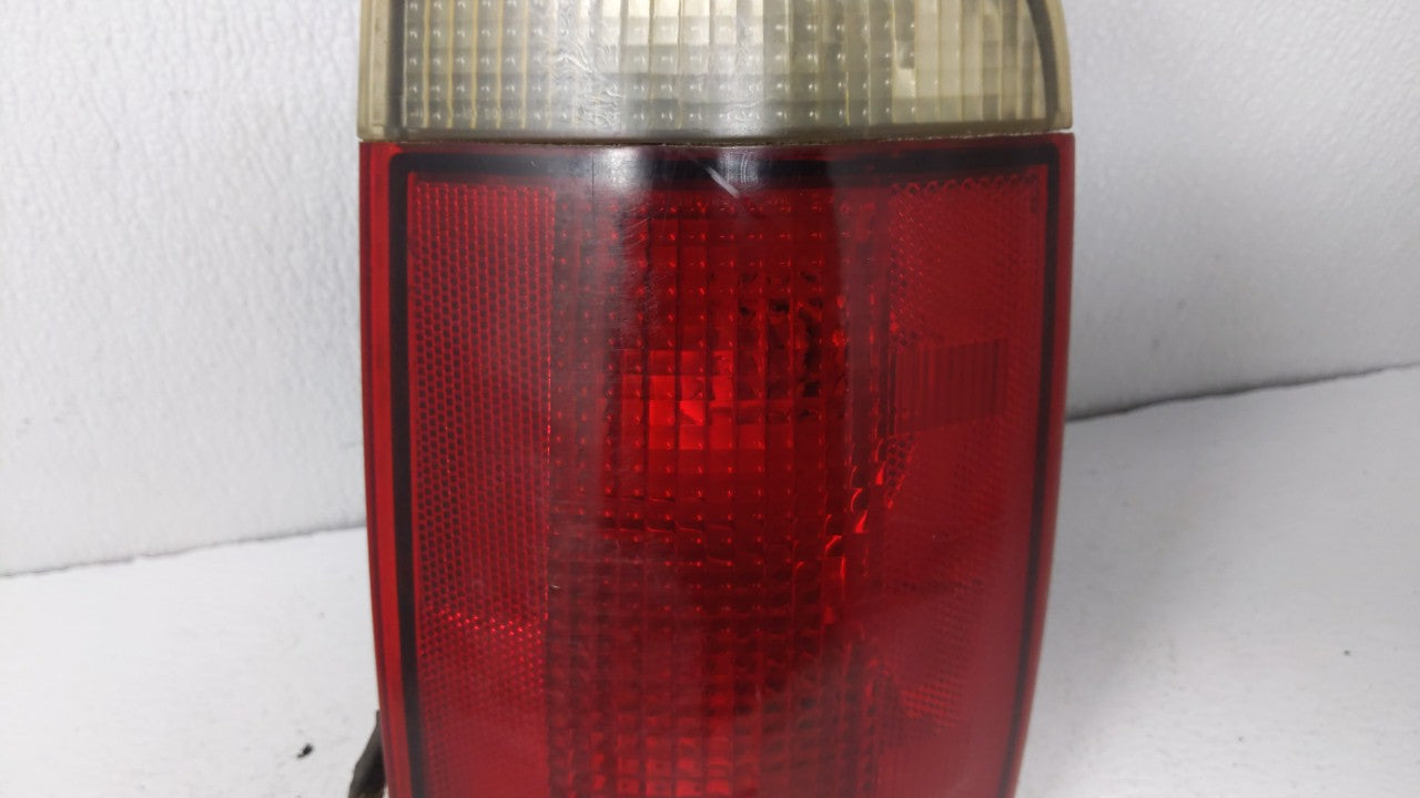 1995-2005 Chevrolet Blazer Tail Light Assembly Driver Left OEM P/N:16518499 15113579 Fits OEM Used Auto Parts - Oemusedautop