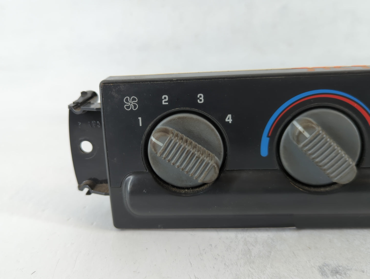 1998 Chevrolet Blazer Climate Control Module Temperature AC/Heater Replacement P/N:16233939 Fits OEM Used Auto Parts - Oemus