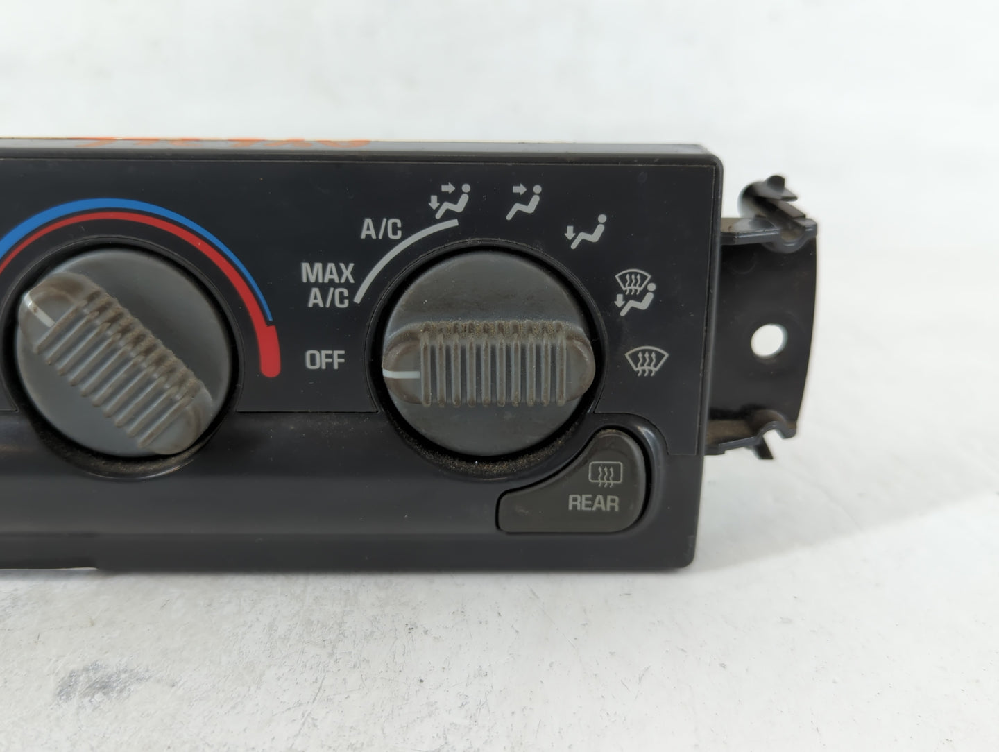 1998 Chevrolet Blazer Climate Control Module Temperature AC/Heater Replacement P/N:16233939 Fits OEM Used Auto Parts - Oemus