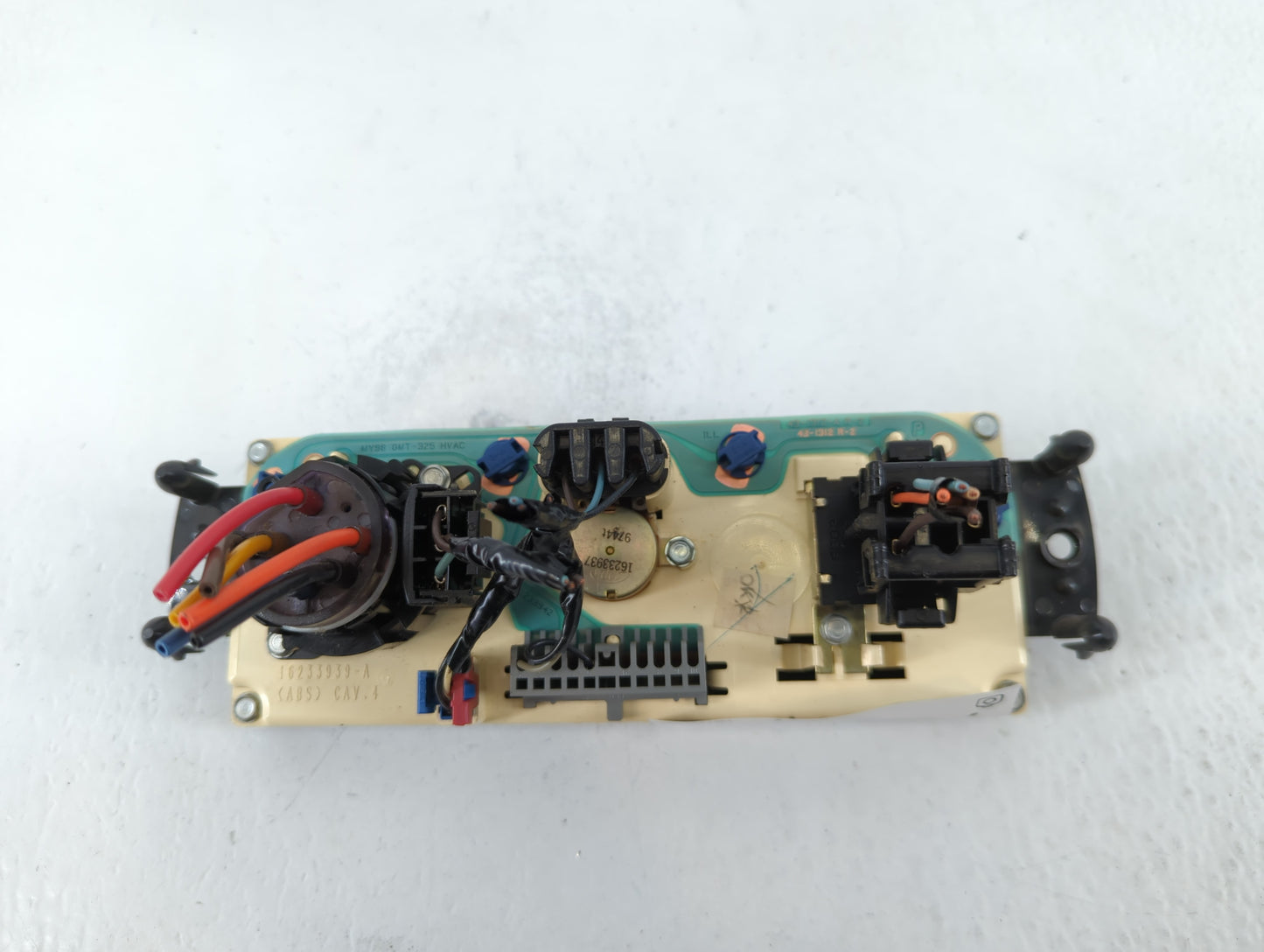 1998 Chevrolet Blazer Climate Control Module Temperature AC/Heater Replacement P/N:16233939 Fits OEM Used Auto Parts - Oemus