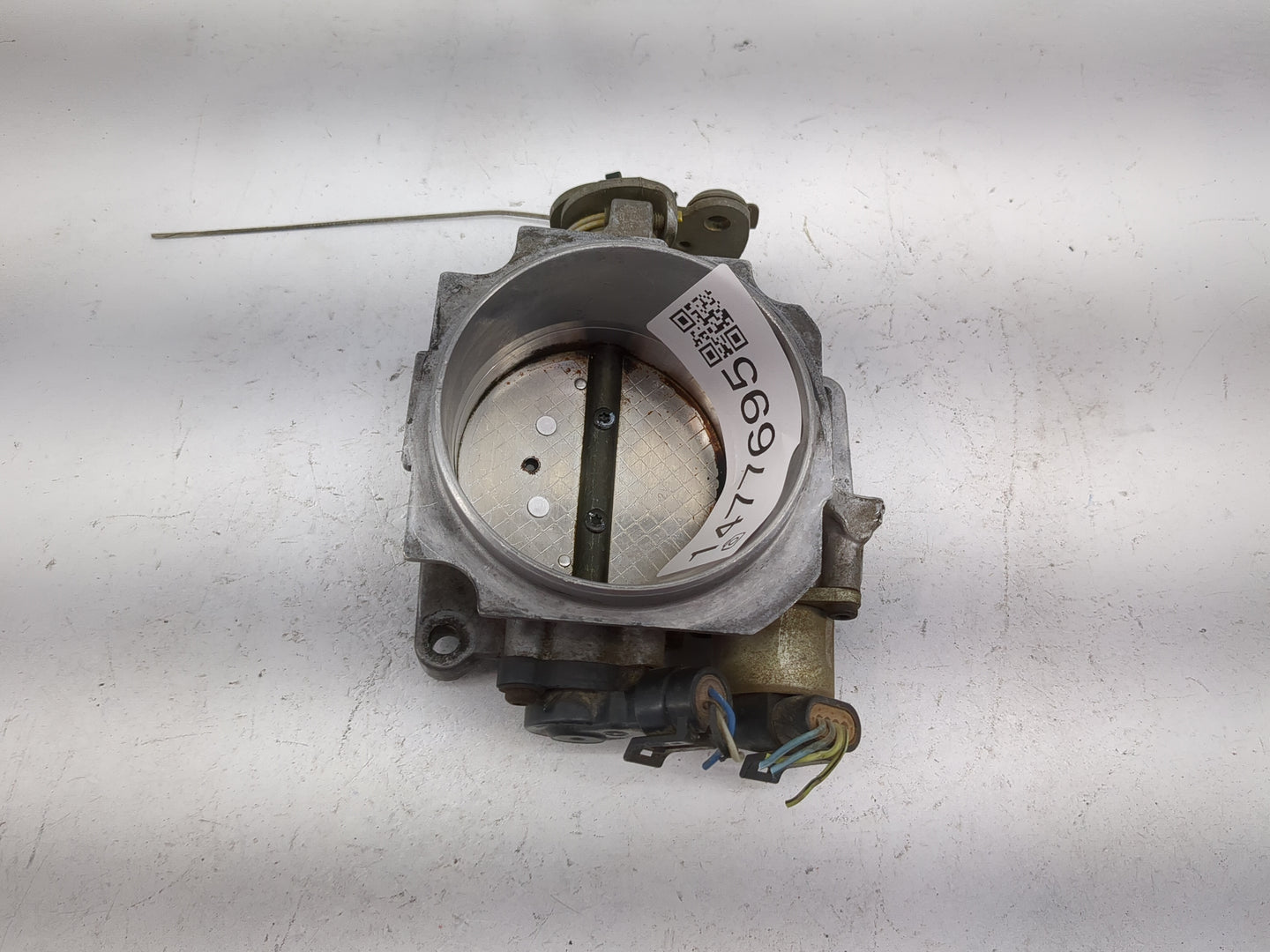 1998 Chevrolet C1500 Throttle Body P/N:17093271 Fits Fits 1999 2000 OEM Used Auto Parts - Oemusedautoparts1.com