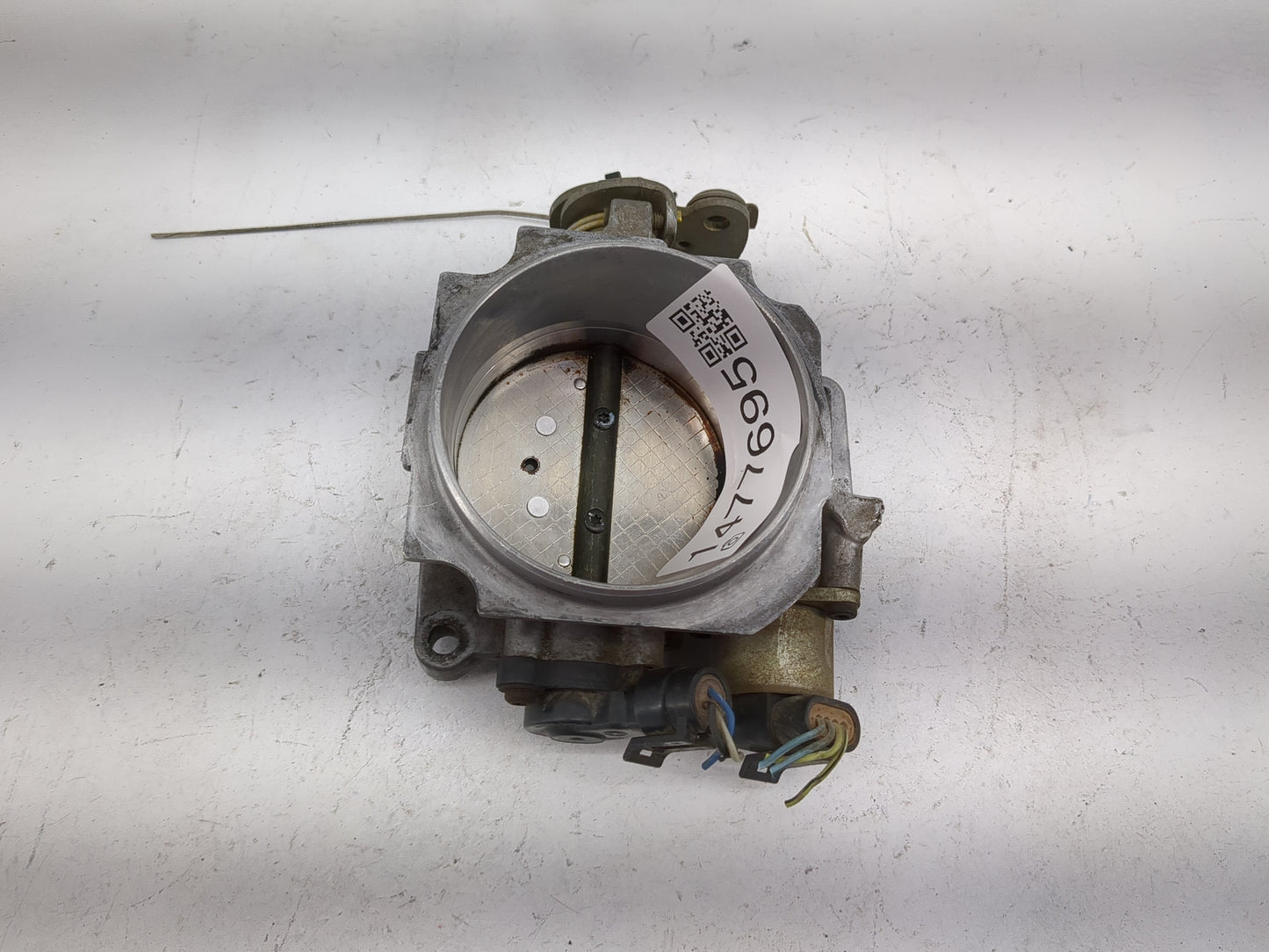 1998 Chevrolet C1500 Throttle Body P/N:17093271 Fits Fits 1999 2000 OEM Used Auto Parts - Oemusedautoparts1.com