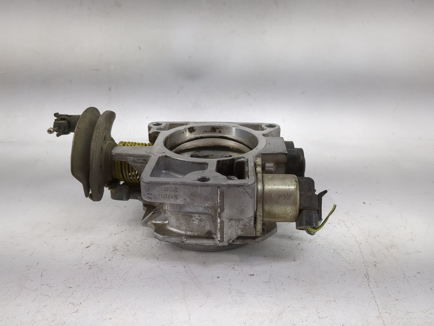1998 Chevrolet C1500 Throttle Body P/N:17093271 Fits Fits 1999 2000 OEM Used Auto Parts - Oemusedautoparts1.com