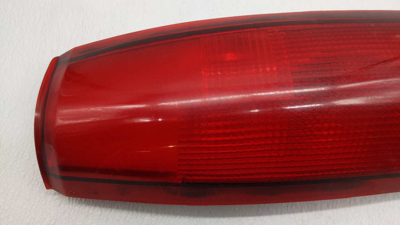 1998 Chevrolet Ck Tail Light Assembly Passenger Right OEM P/N:16508922 16506350 Fits OEM Used Auto Parts - Oemusedautoparts1
