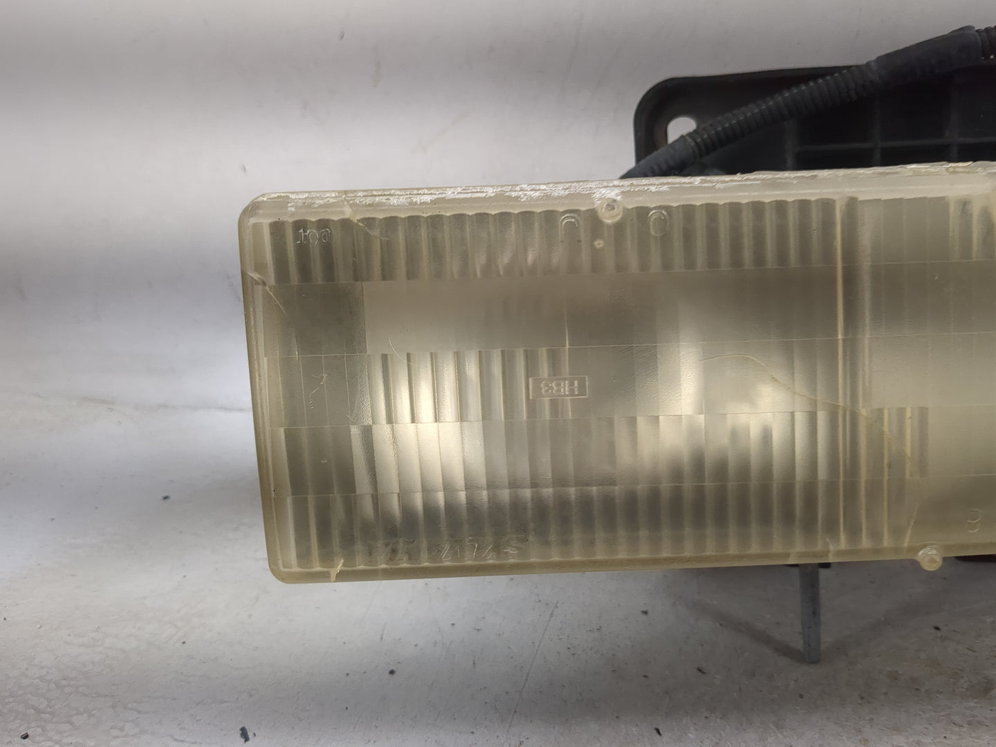 Chevrolet K1500 Passenger Right Oem Head Light Headlight Lamp 1217096 - Oemusedautoparts1.com