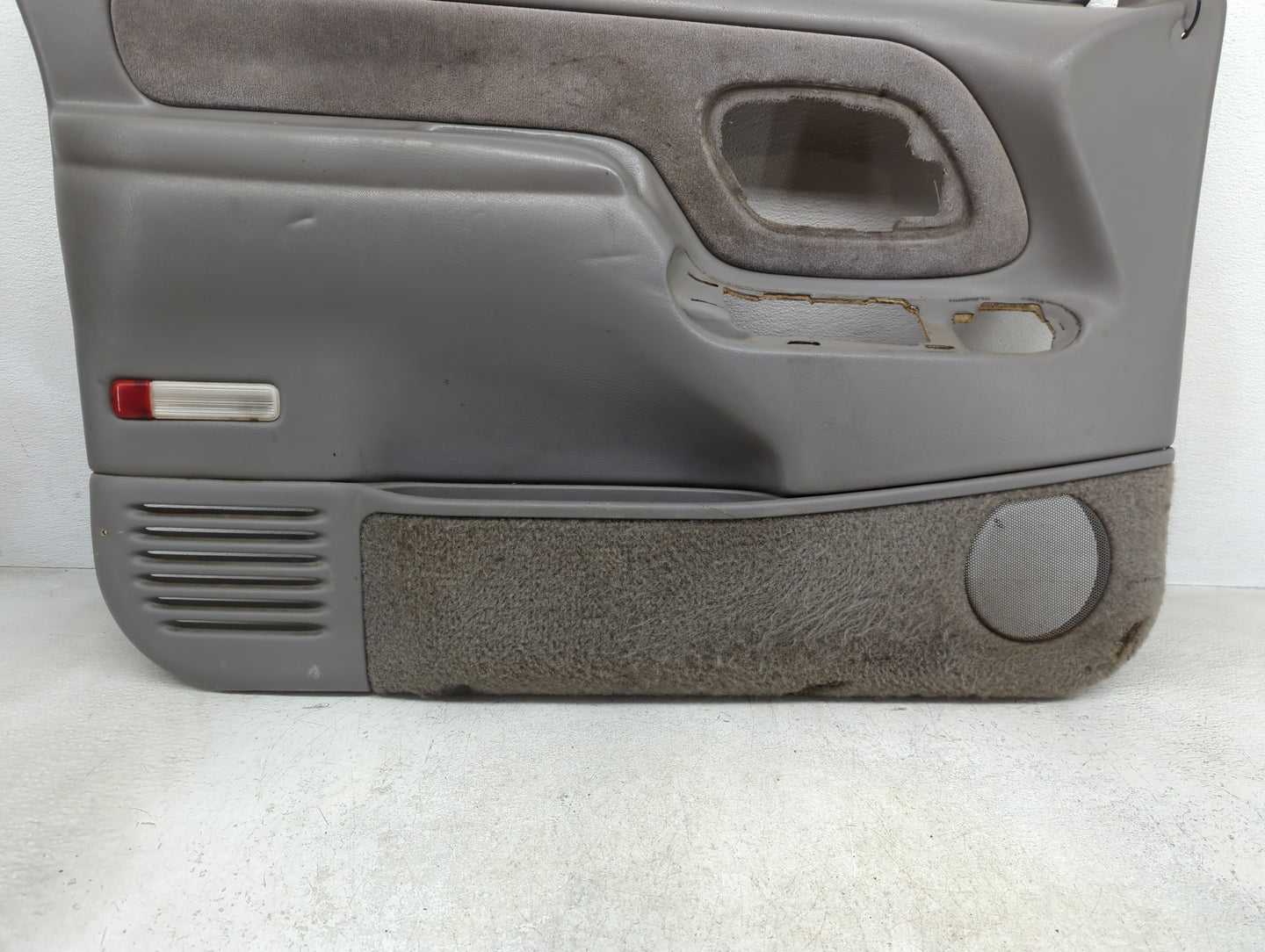 1998 Chevrolet K1500 Front Left Driver Interior Door Panel Trim - Oemusedautoparts1.com