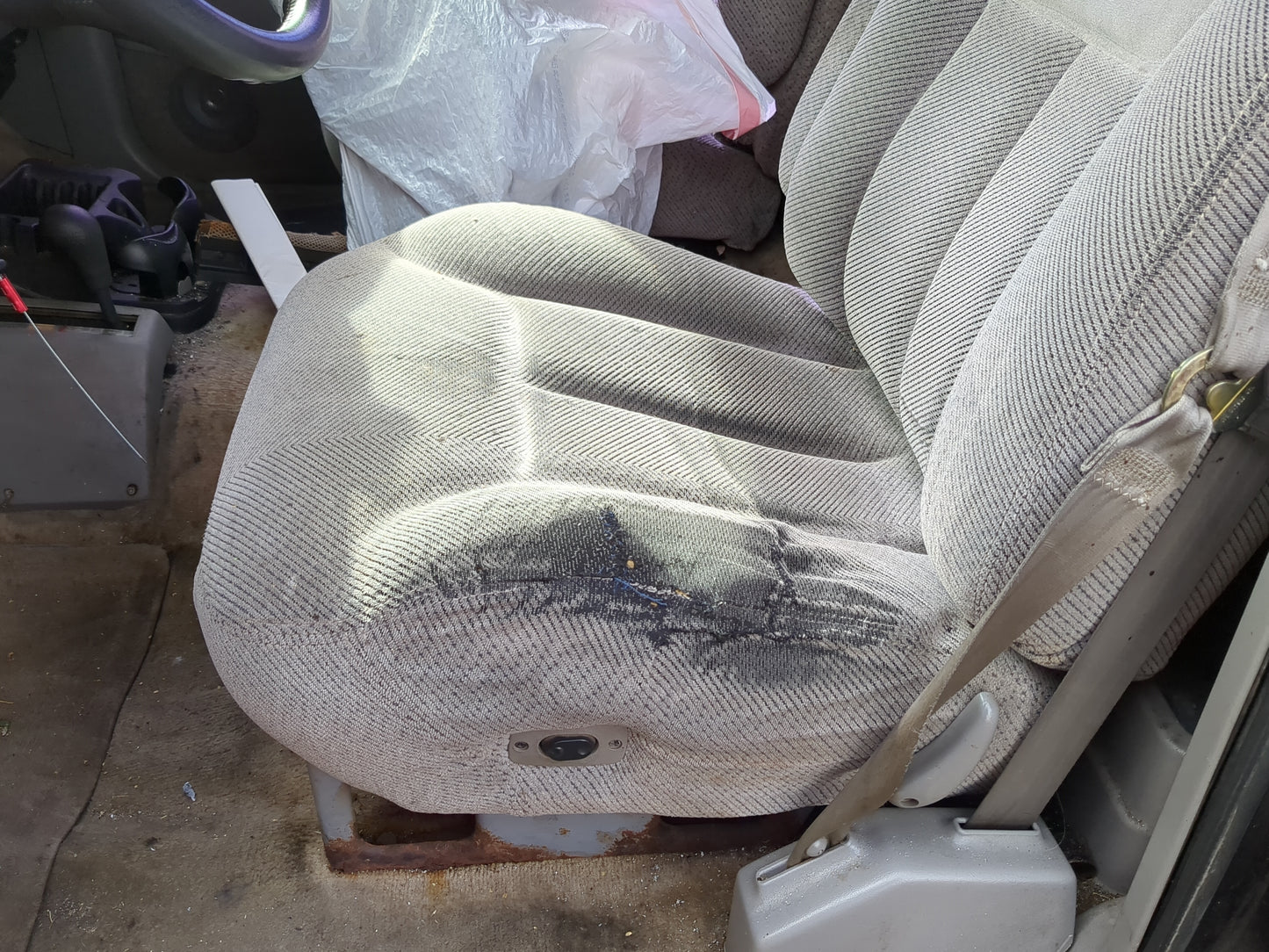 1998 Chevrolet K1500 Driver Front Seat Oem - Oemusedautoparts1.com
