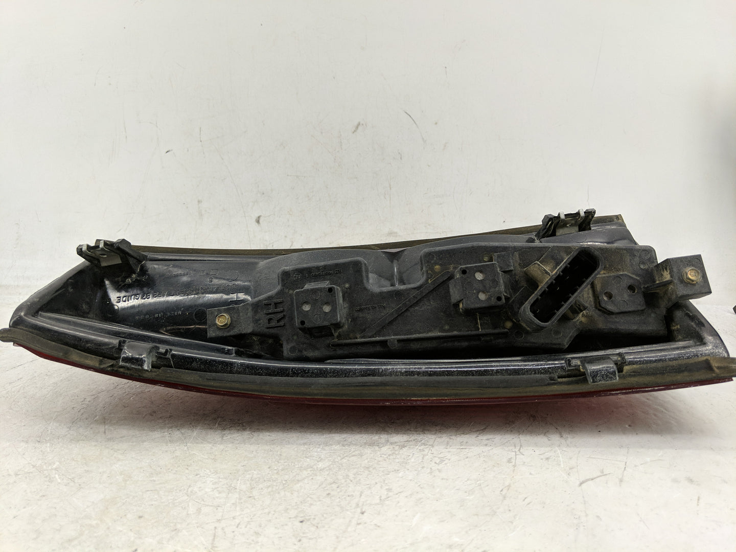 1998 Chevrolet K1500 Tail Light Assembly Passenger Right OEM Fits Fits 1992 1993 1994 1995 1996 1997 1999 2000 OEM Used Auto