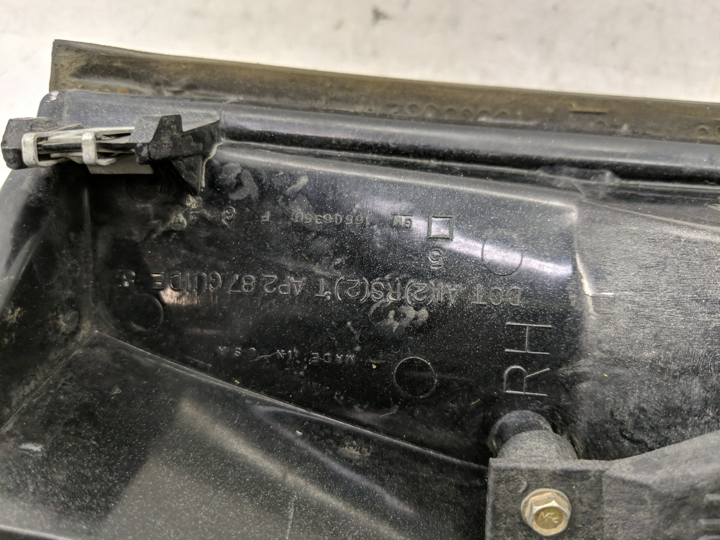 1998 Chevrolet K1500 Tail Light Assembly Passenger Right OEM Fits Fits 1992 1993 1994 1995 1996 1997 1999 2000 OEM Used Auto