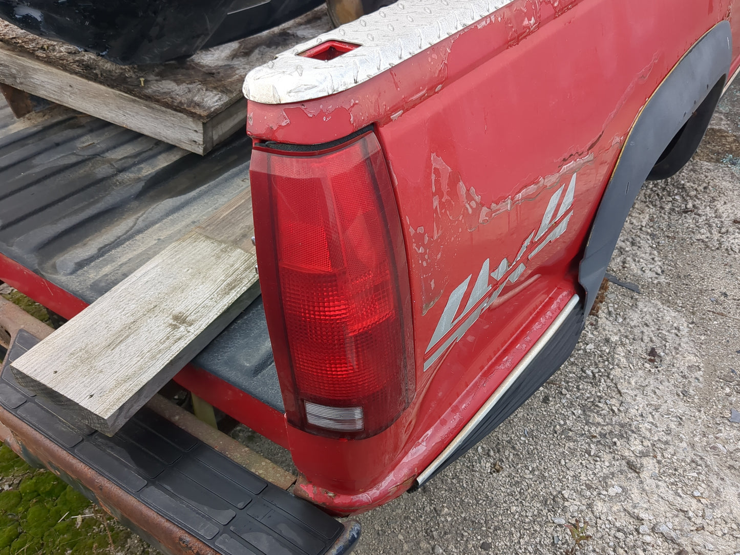 1998 Chevrolet K3500 Tail Light Assembly Passenger Right OEM Fits OEM Used Auto Parts - Oemusedautoparts1.com