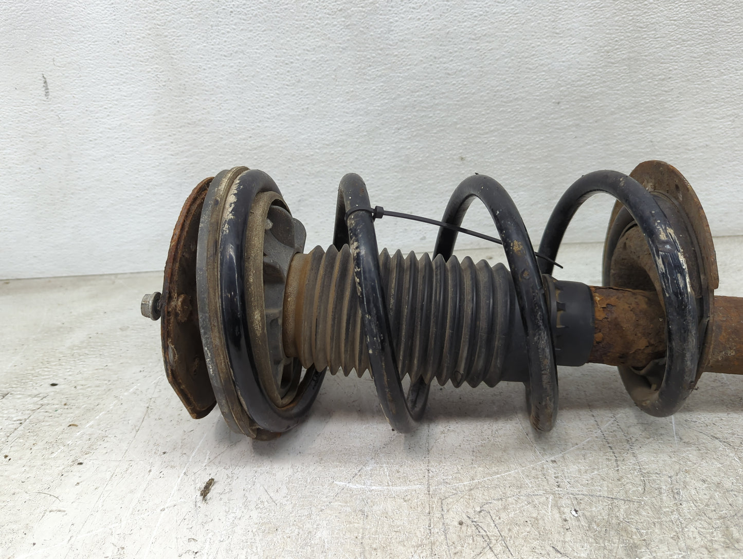 1997-2005 Chevrolet Malibu Drivers Front Strut Assembly Oem 1080060 - Oemusedautoparts1.com