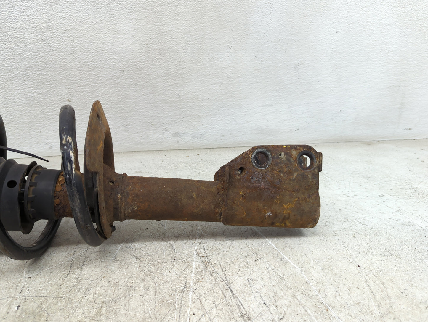 1997-2005 Chevrolet Malibu Drivers Front Strut Assembly Oem 1080060 - Oemusedautoparts1.com