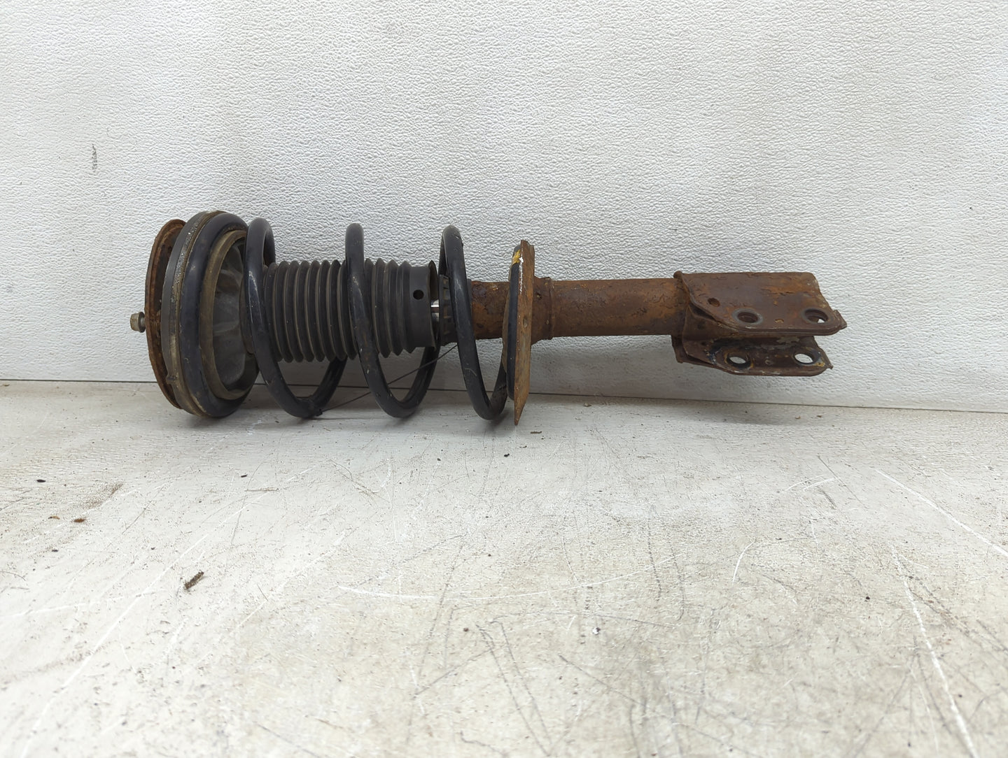 1997-2005 Chevrolet Malibu Drivers Front Strut Assembly Oem 1080060 - Oemusedautoparts1.com