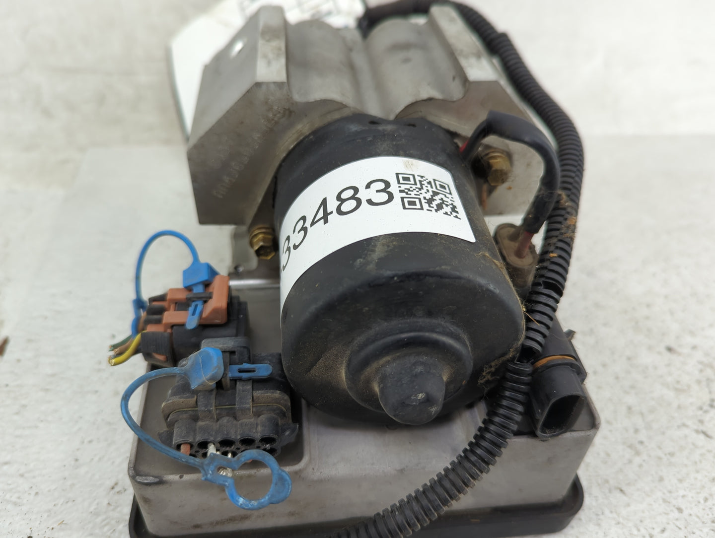 1997-1999 Chevrolet Malibu ABS Pump Control Module Replacement P/N:18024176 Fits Fits 1997 1998 1999 2000 OEM Used Auto Part