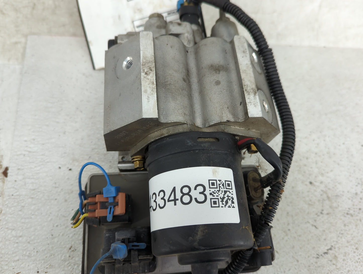 1997-1999 Chevrolet Malibu ABS Pump Control Module Replacement P/N:18024176 Fits Fits 1997 1998 1999 2000 OEM Used Auto Part