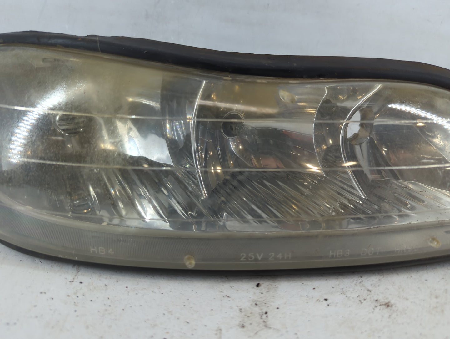 1997-2005 Chevrolet Malibu Passenger Right Oem Head Light Headlight Lamp - Oemusedautoparts1.com