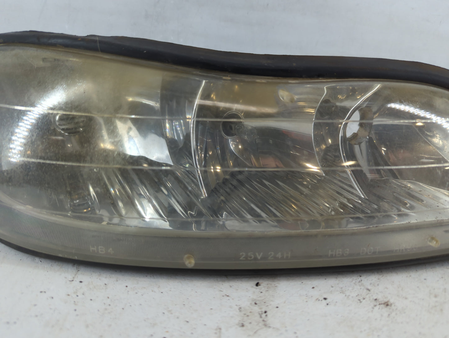 1997-2005 Chevrolet Malibu Passenger Right Oem Head Light Headlight Lamp - Oemusedautoparts1.com