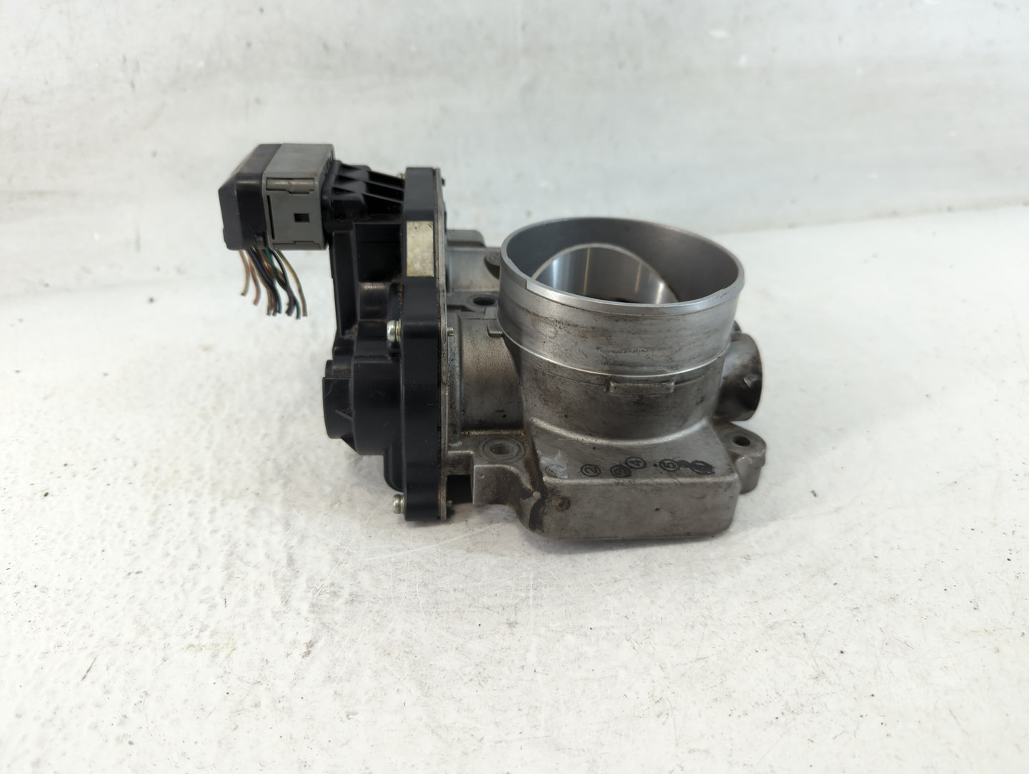 1998-1999 Chevrolet Prizm Throttle Body P/N:RMM75-5 12607894 Fits Fits 1998 1999 OEM Used Auto Parts - Oemusedautoparts1.com