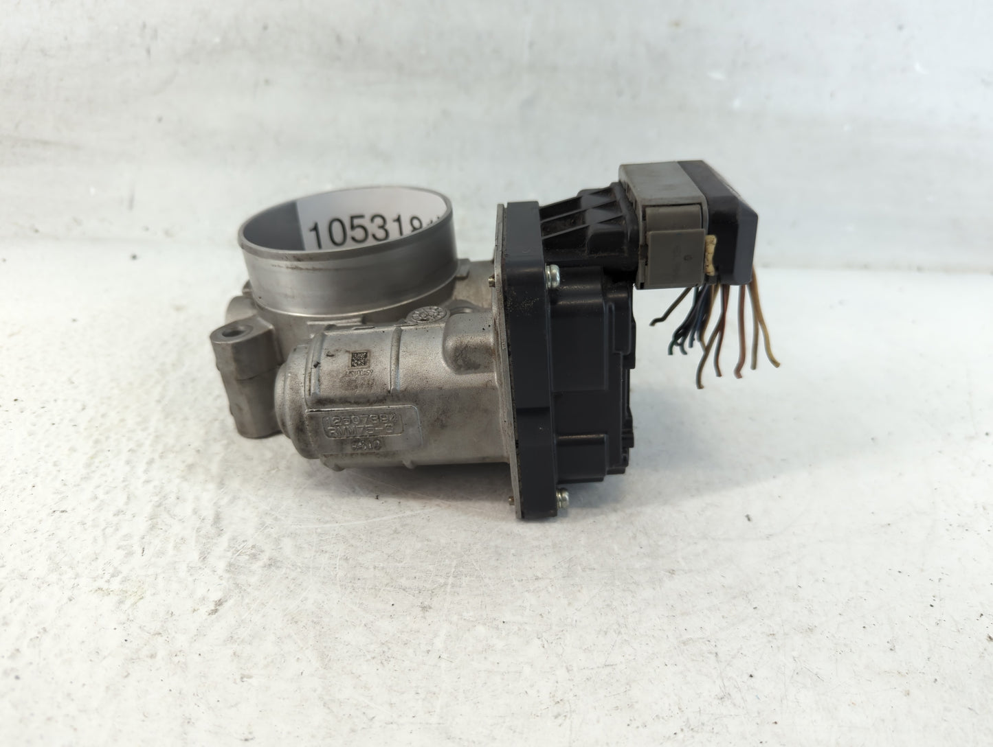 1998-1999 Chevrolet Prizm Throttle Body P/N:RMM75-5 12607894 Fits Fits 1998 1999 OEM Used Auto Parts - Oemusedautoparts1.com