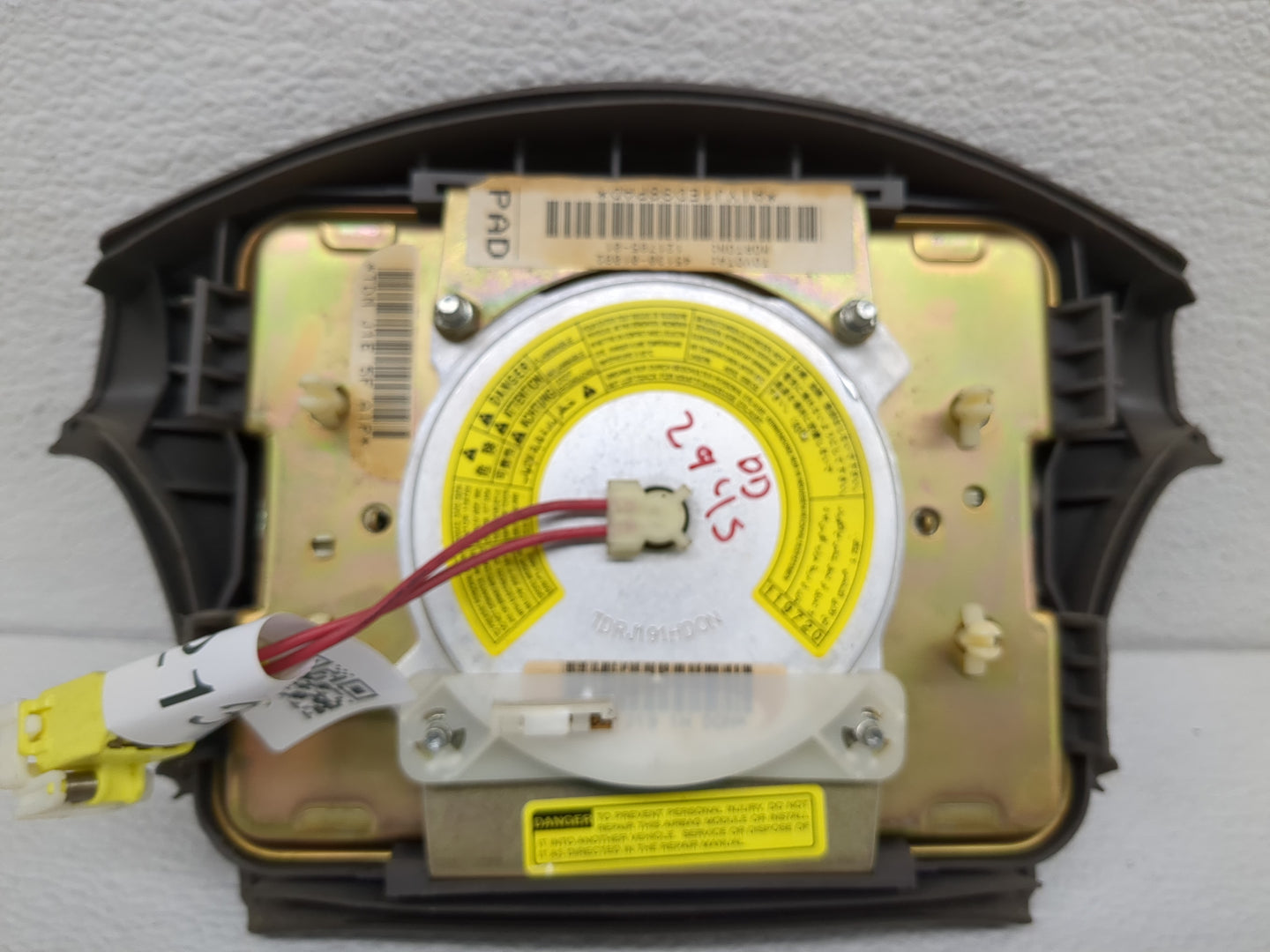 1998 Chevrolet Prizm Air Bag Driver Left Steering Wheel Mounted Fits OEM Used Auto Parts - Oemusedautoparts1.com