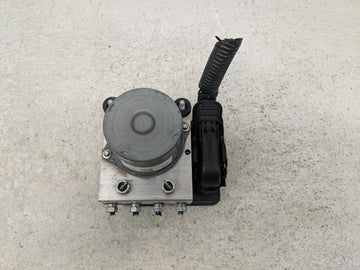 1998-1999 Chevrolet S10 ABS Pump Control Module Replacement P/N:2265106527 Fits Fits 1998 1999 OEM Used Auto Parts