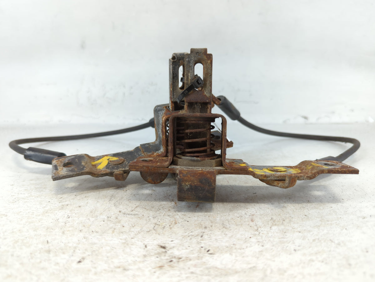 1998 Chevrolet S10 Tailgate Latch - Oemusedautoparts1.com