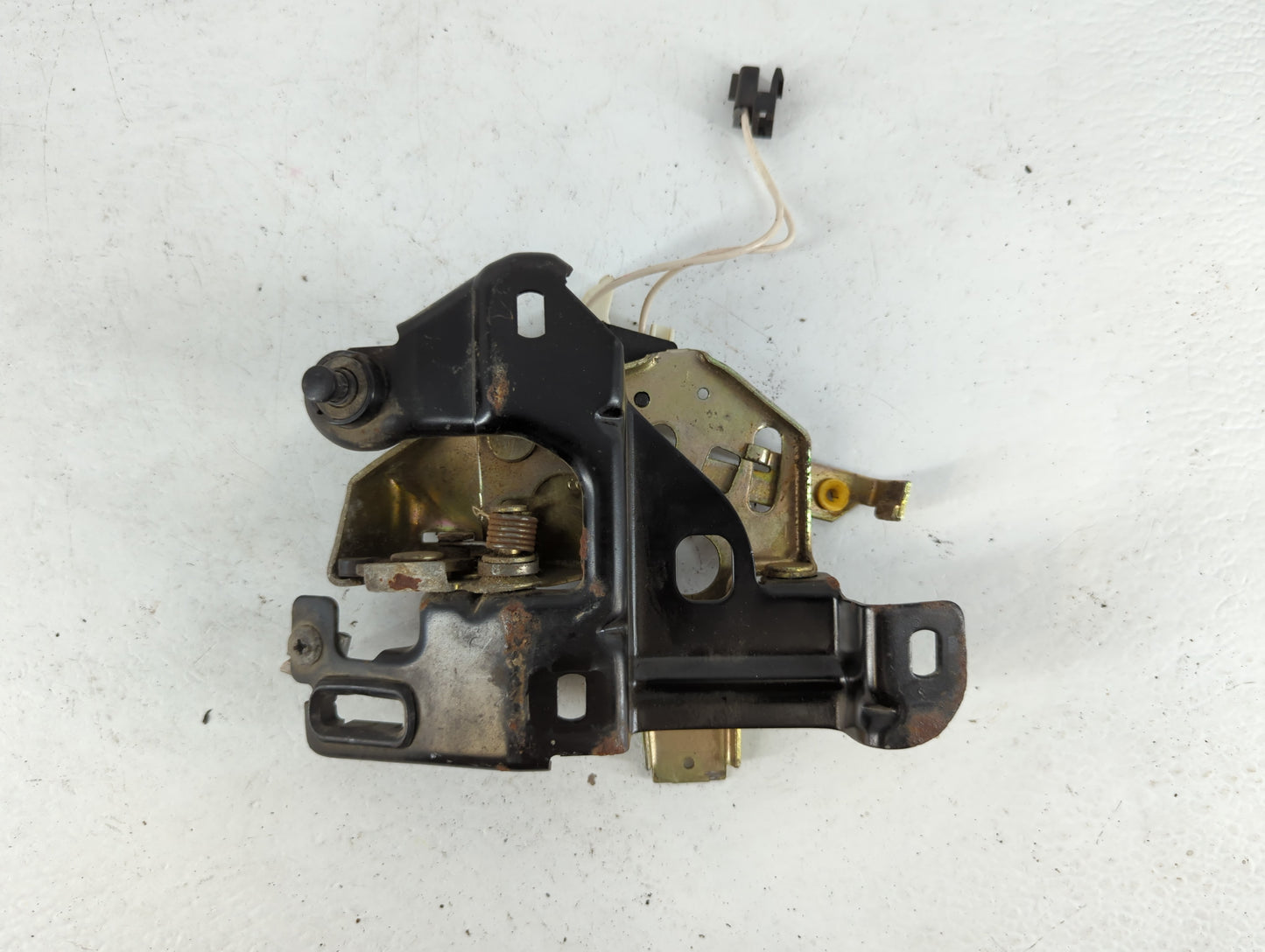 1998 Chevrolet S10 Blazer Hood Latch Assembly - Oemusedautoparts1.com
