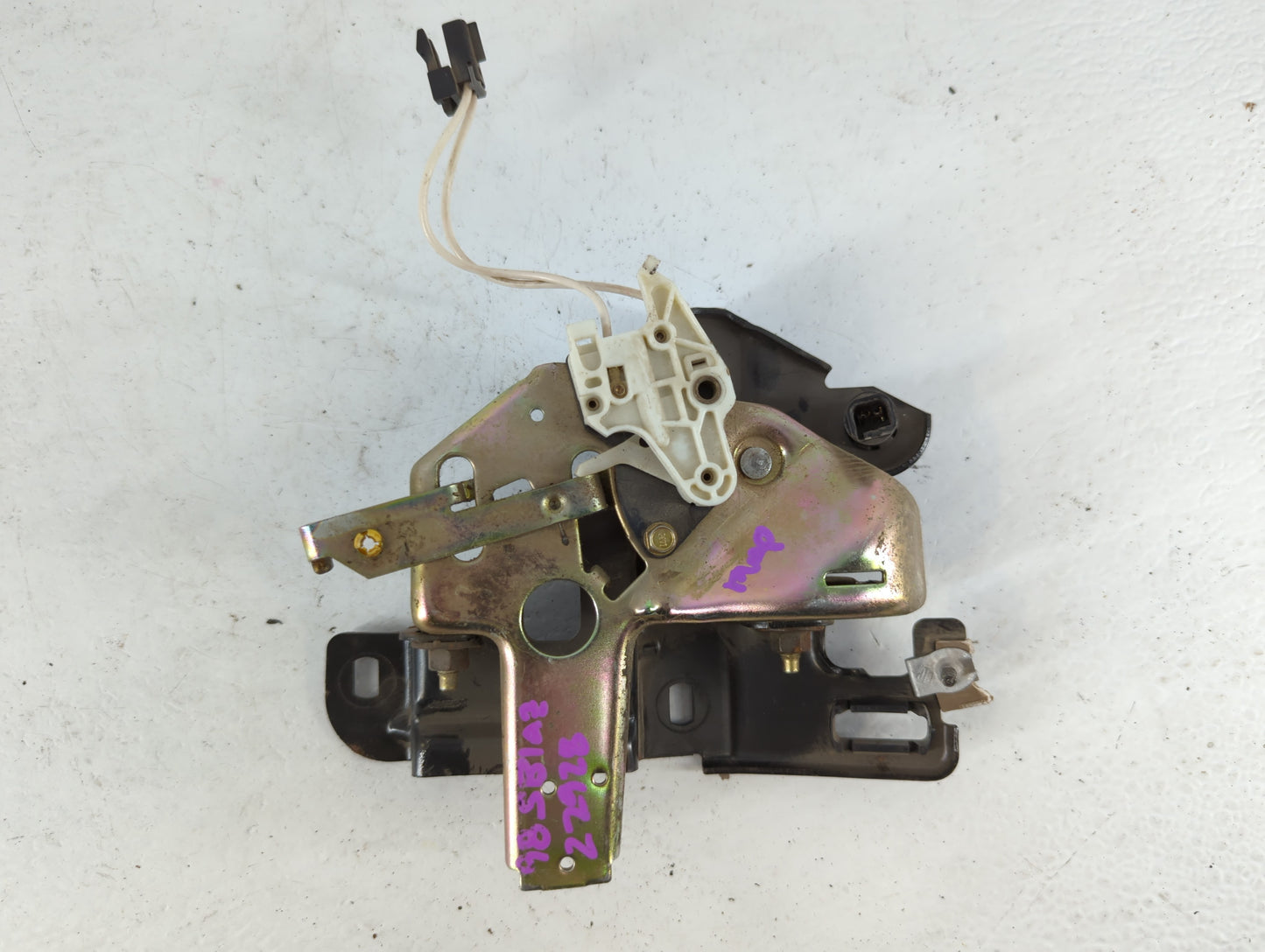 1998 Chevrolet S10 Blazer Hood Latch Assembly - Oemusedautoparts1.com