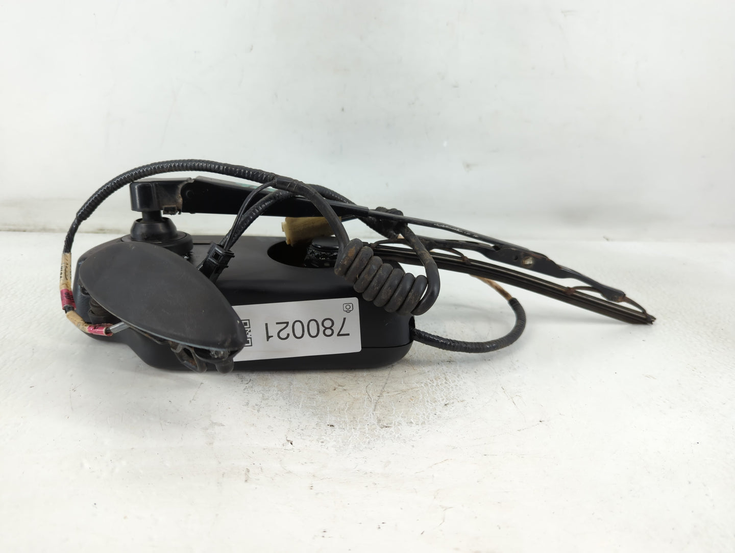 1998 Chevrolet S10 Blazer Rear Lid Wiper Motor P/N:18C673 Fits OEM Used Auto Parts - Oemusedautoparts1.com